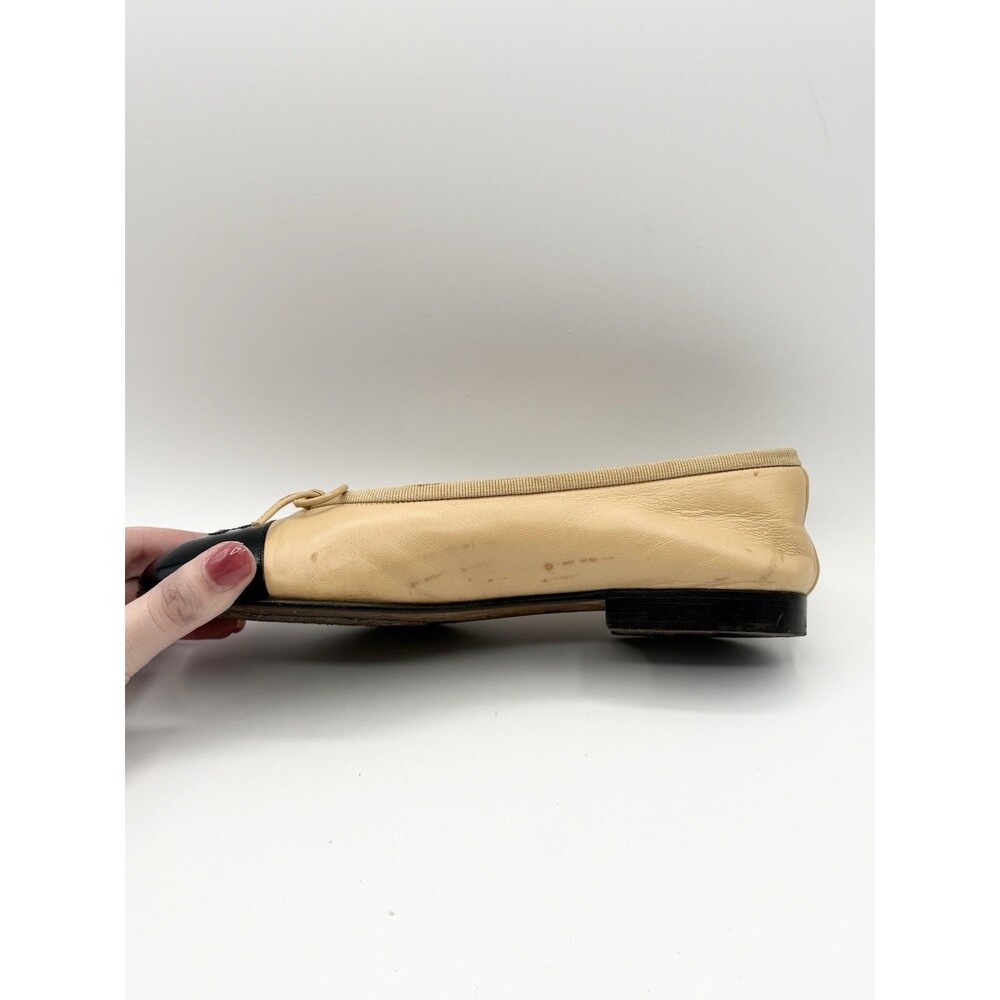 Chanel Beige & Black Cap Toe CC Logo Ballet Flats Bow Accent Size EU 35.5 - Picture 11 of 16